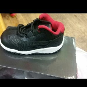 RETRO 11 LOW BRAND NEW NEW