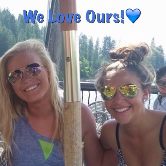 ☀️️Posh Aviator Sunglasses with Case☀️ - Picture 2 of 2