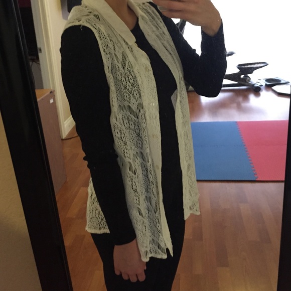 White lace vest, like new!