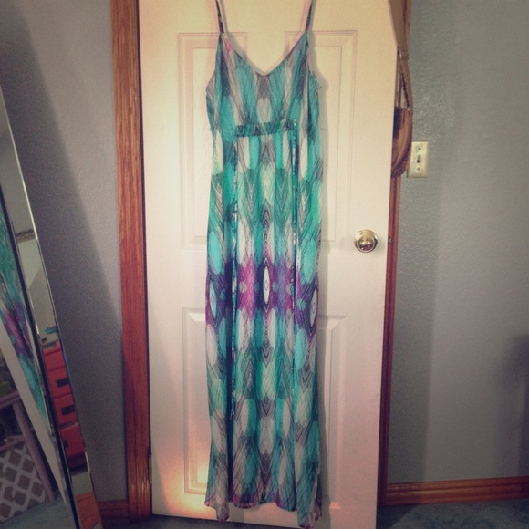 Gorgeous Charlie Jade Maxi Dress!