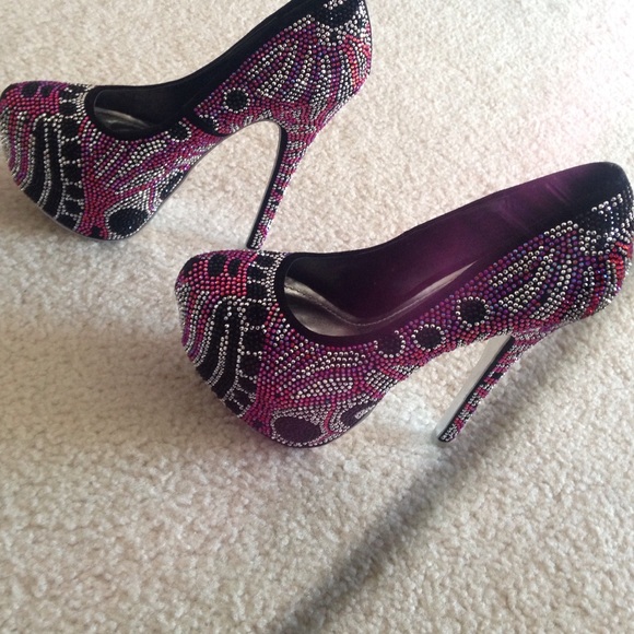 Heels - Picture 2 of 2