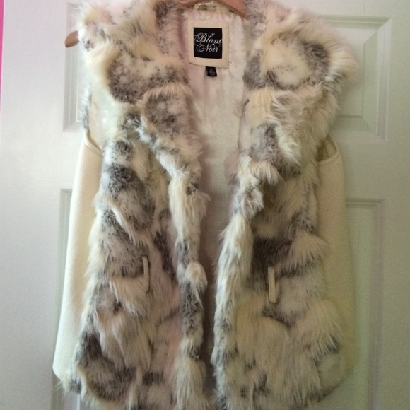 Who doesn't love faux fur? - Picture 1 of 1