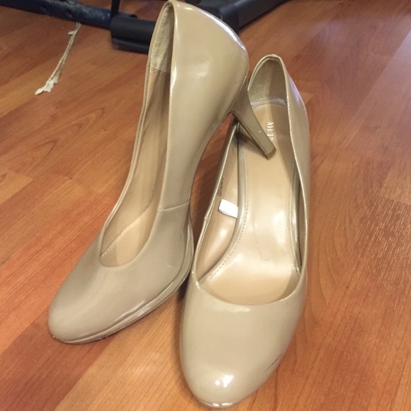 Nude pumps