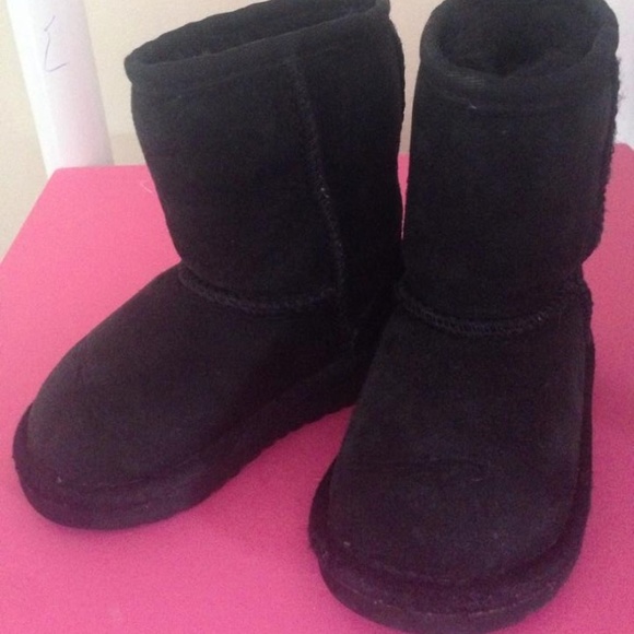 UGGS toddler sz 7. Great condition!
