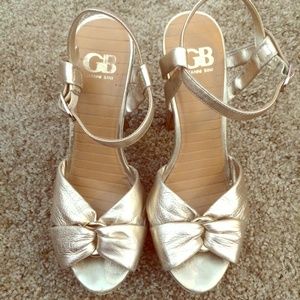 Gianni Bini Gold Heels!