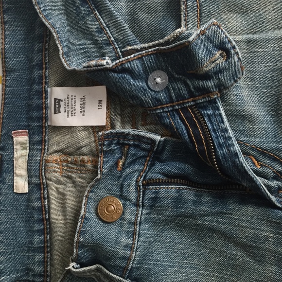 Levi jeans (Authentic) - Picture 2 of 4