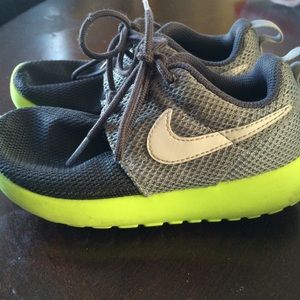 Nike Roche toddler size 10c