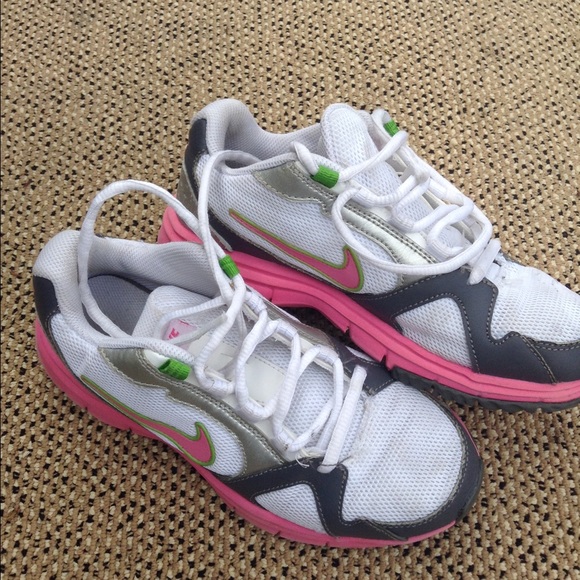 Nike shoes - Picture 2 of 3