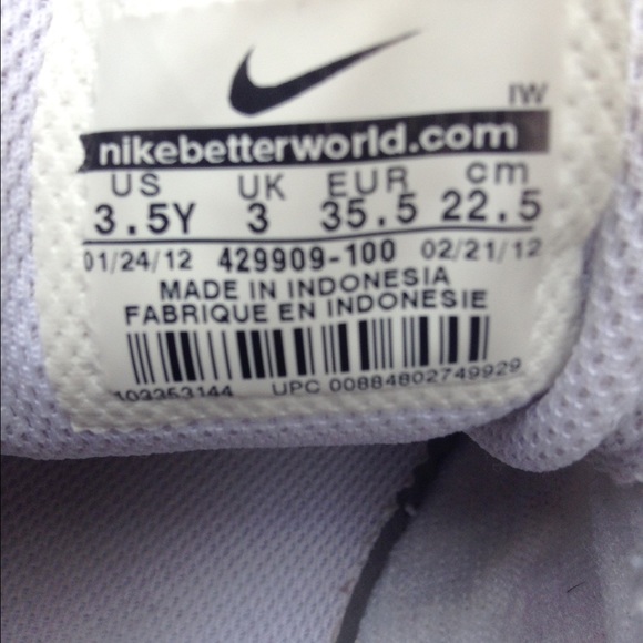 Nike shoes - Picture 3 of 3