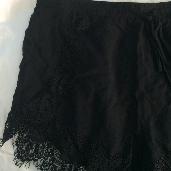 LF Soft Shorts - Picture 2 of 4