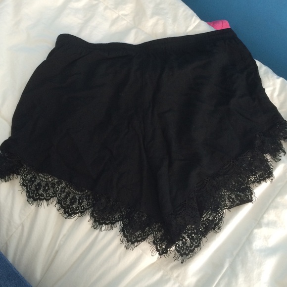 LF Soft Shorts - Picture 3 of 4