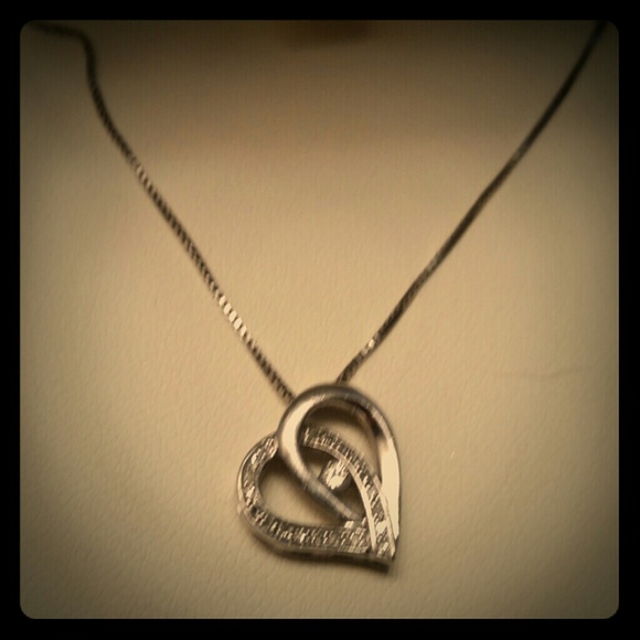 Diamond heart pendant necklace