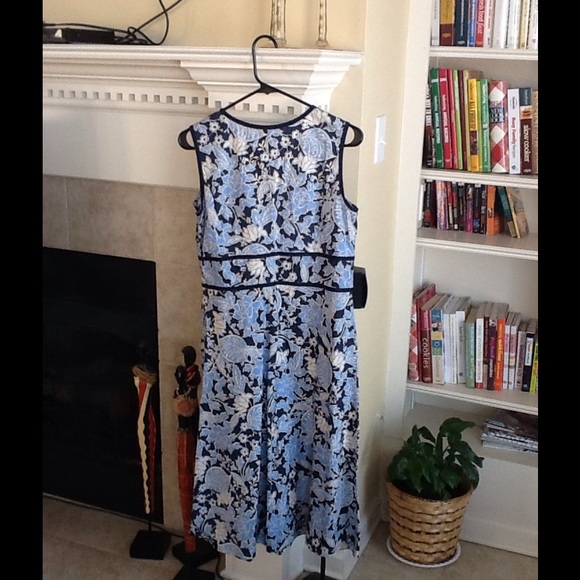 Dress - Picture 2 of 2