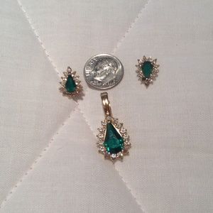 Emerald green necklace/earring set