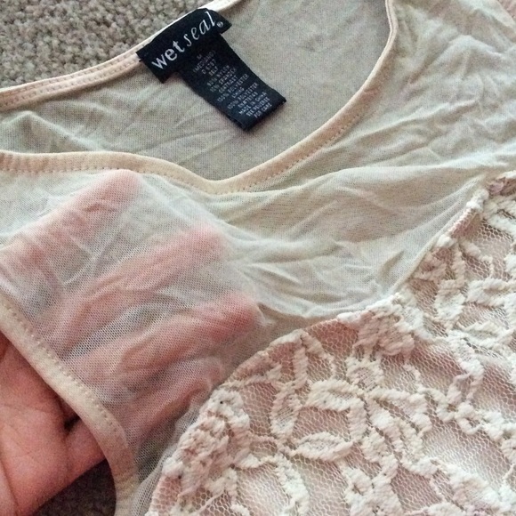 Crop Top 🚫SOLD🚫 - Picture 2 of 3