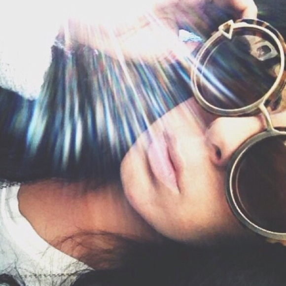 ✨HOST PICK✨ Circle arrow sunnies