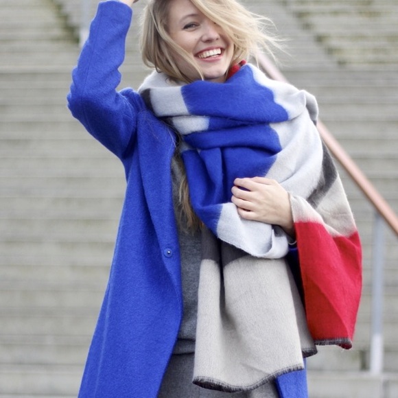 SOLD Zara warm long scarf - Picture 2 of 4