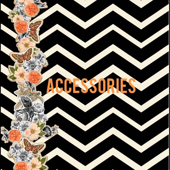 Lots of accessories - Picture 1 of 1