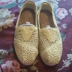 Yellow Lace TOMS