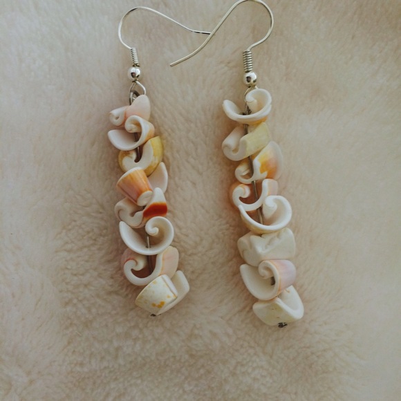 Shell Earrings - Picture 2 of 3