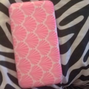 Pink shell wallet