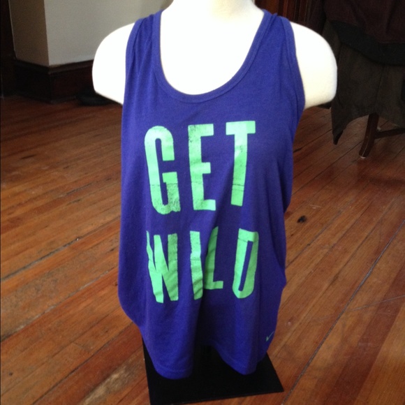 *bundle* Get wild Nike tank