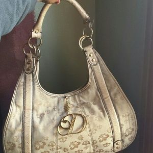 Dereon purse
