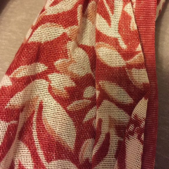 Spring Sell Off!  Red and cream linen-like scarf - Picture 2 of 3