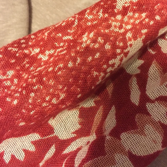 Spring Sell Off!  Red and cream linen-like scarf - Picture 3 of 3