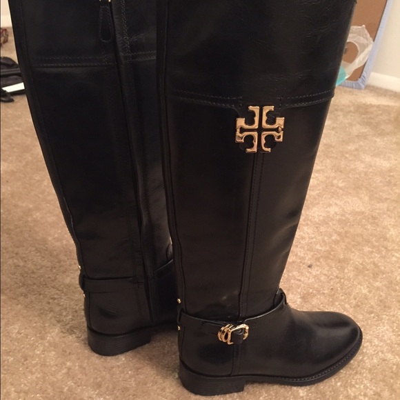 Size 4.5! Eloise Boots - Picture 4 of 4