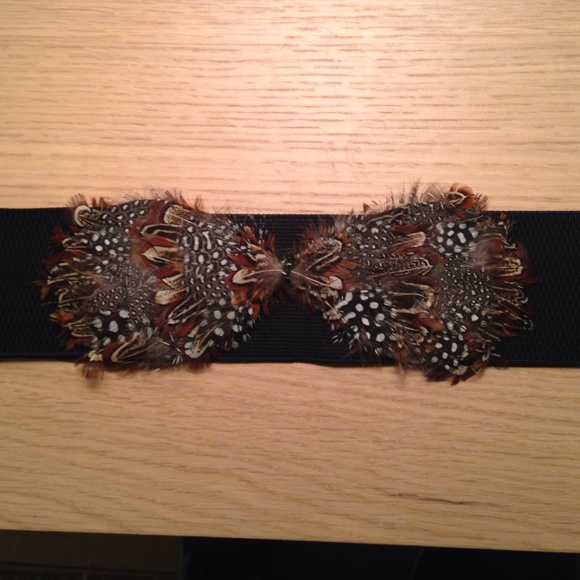 Black feathered Anthro belt - Picture 2 of 3