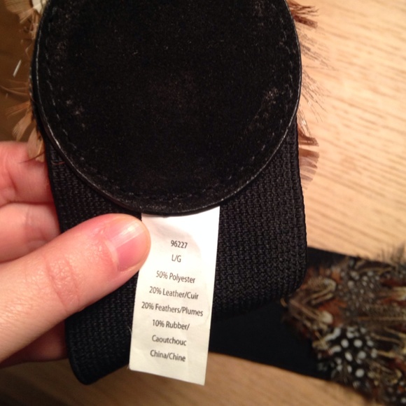 Black feathered Anthro belt - Picture 3 of 3