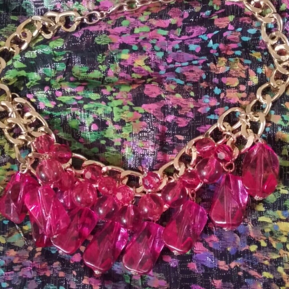FuchsiaNecklace w/ Earrings NWOT - Picture 4 of 4