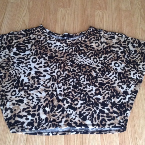 Animal Print Top - Picture 2 of 4