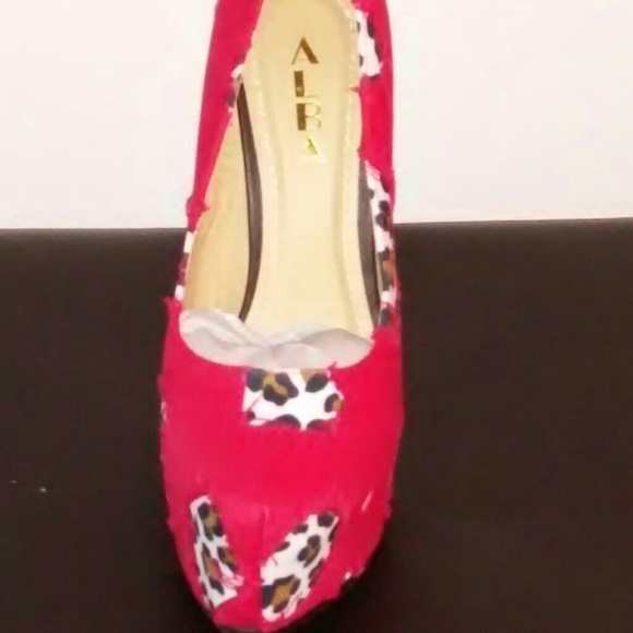 Shoes - Picture 2 of 3