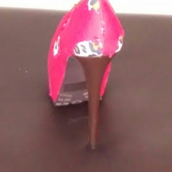 Shoes - Picture 3 of 3