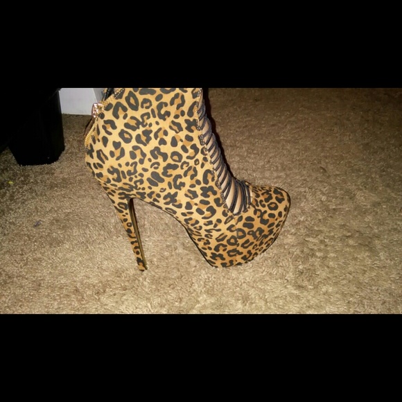 Leopard boots - Picture 3 of 3