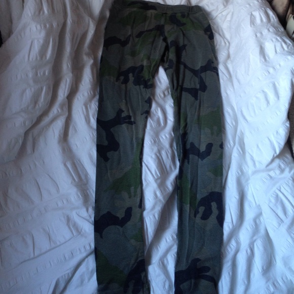 brandy Melville camo leggings