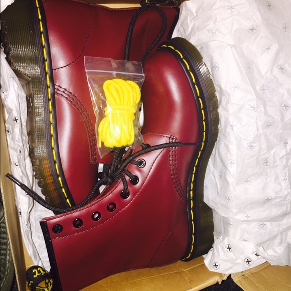 Dr. Martens  cherry smooth rouge brand new