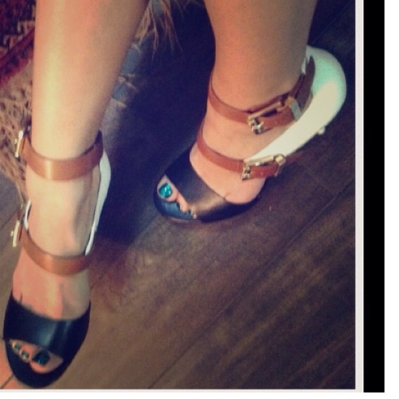 Gorgeous 😍 3Tone Leather Heel - Picture 2 of 4