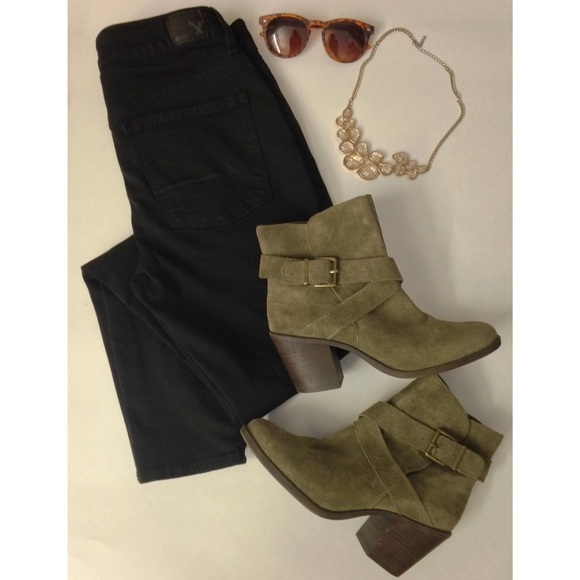 BCBGeneration Shoes - ⭐️pm_editor pick⭐️BCBGeneration olive suede bootie