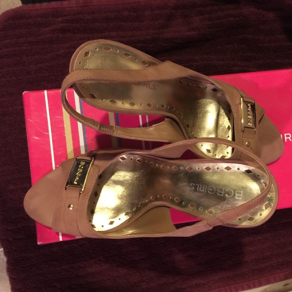 BCBGIRLS TAN SLING BACKS