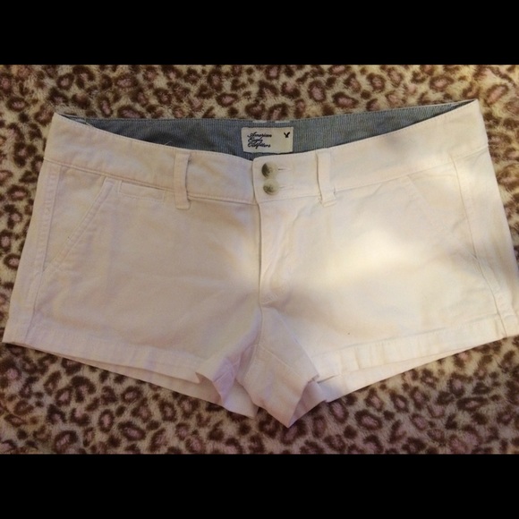 American eagle WHITE shorts !