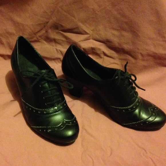 Cute black heeled oxfords