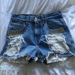 VINTAGE LEVI SHORTS WITH STUDS💞