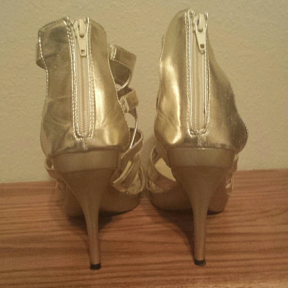 Gold platform heels - Picture 3 of 4