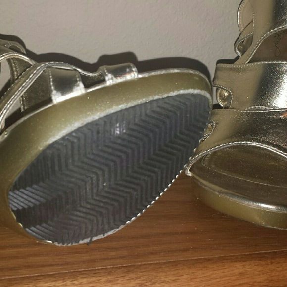 Gold platform heels - Picture 4 of 4