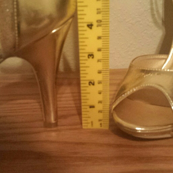 Glittery Gold platform heels - Picture 3 of 4