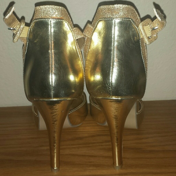 Glittery Gold platform heels - Picture 4 of 4