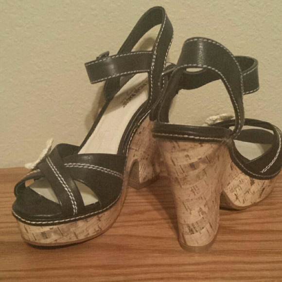 Black platform sandals - Picture 2 of 4